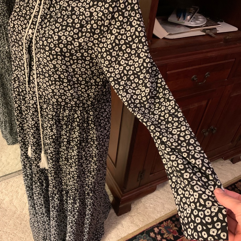 Cute maxi dress with ruffle collar